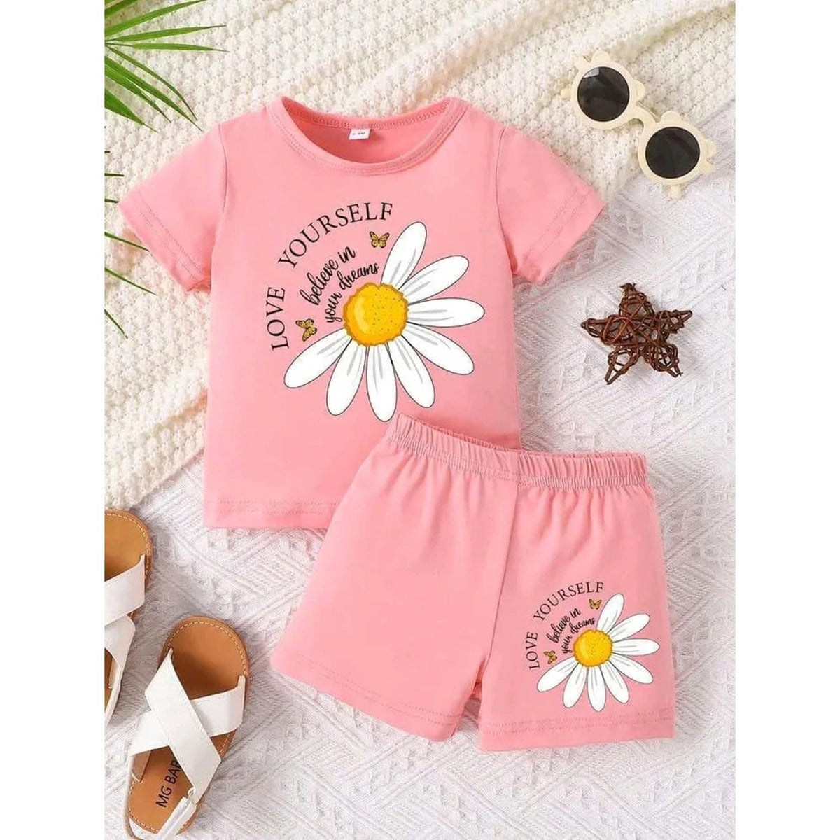 Pink daisy print T-shirt and shorts set for baby girls